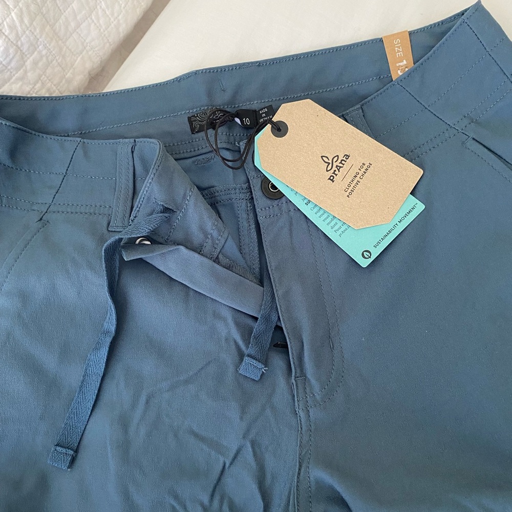 Women’s Prana Blue capris